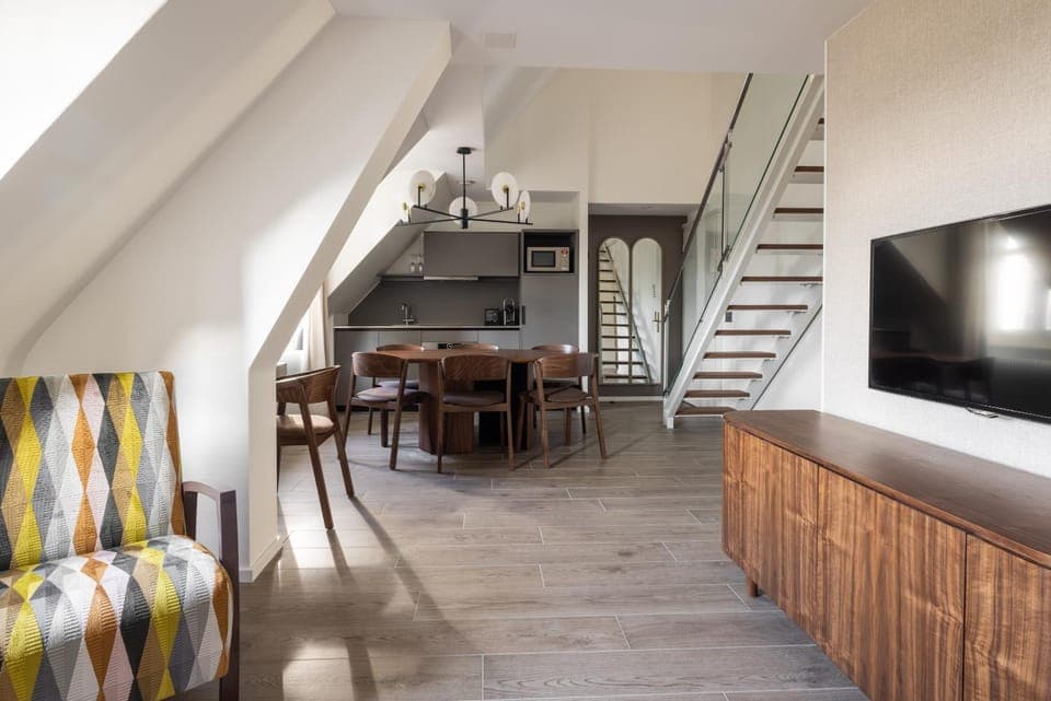 Living room, Seating area, Dining area, kitchen