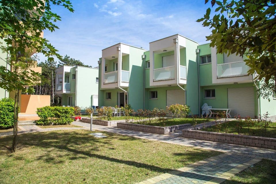 Property building, Garden view
