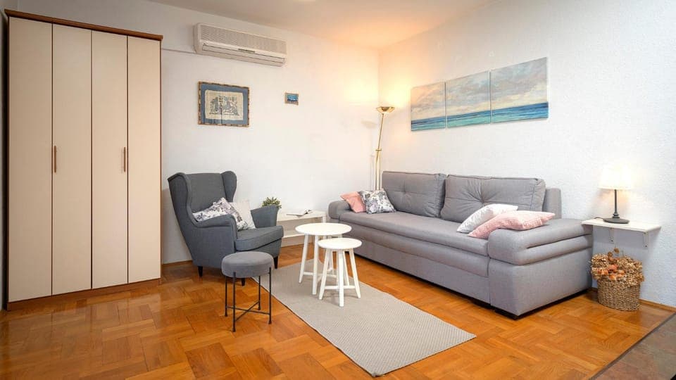 Living room, Decorative detail