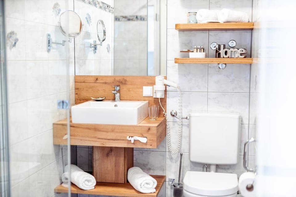 Bathroom, Photo of the whole room