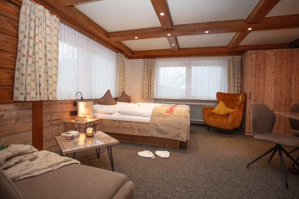 Bed, Living room, Photo of the whole room, Seating area, Bedroom