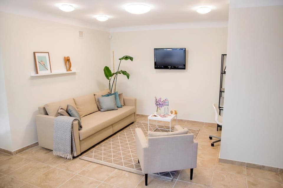 TV and multimedia, Living room, Seating area