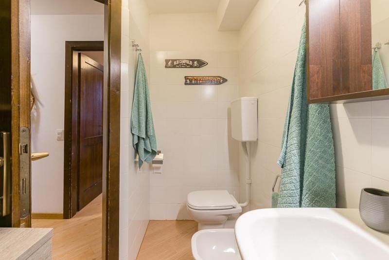 Shower, Toilet, Bathroom, Bath, towels