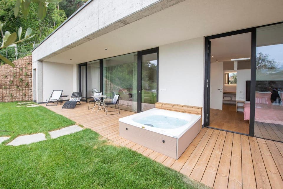 Property building, Hot Tub
