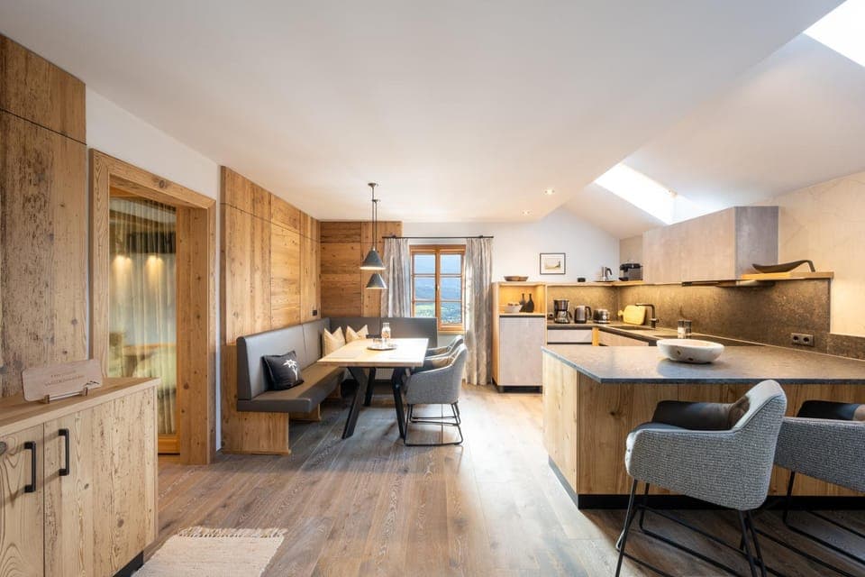 Dining area, kitchen