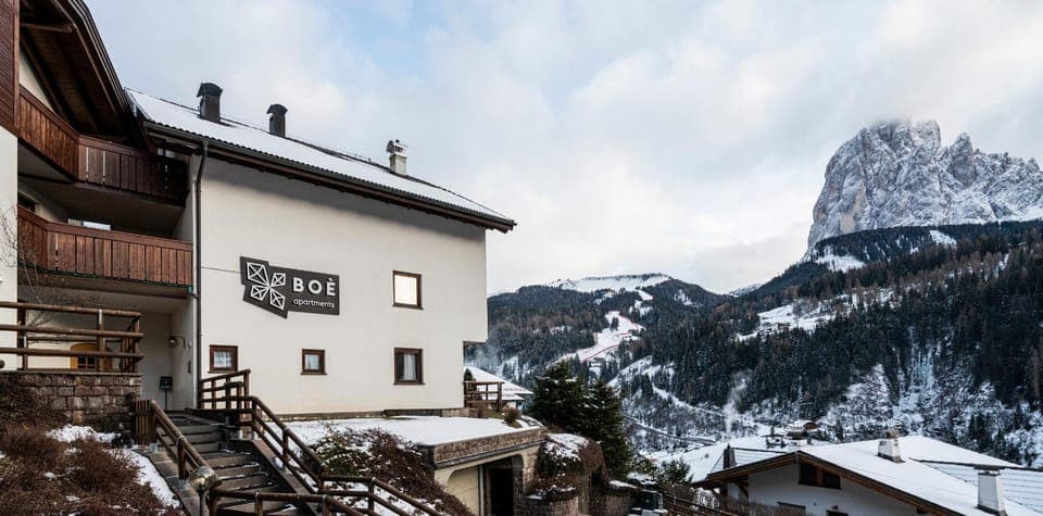 Property building, View (from property/room)