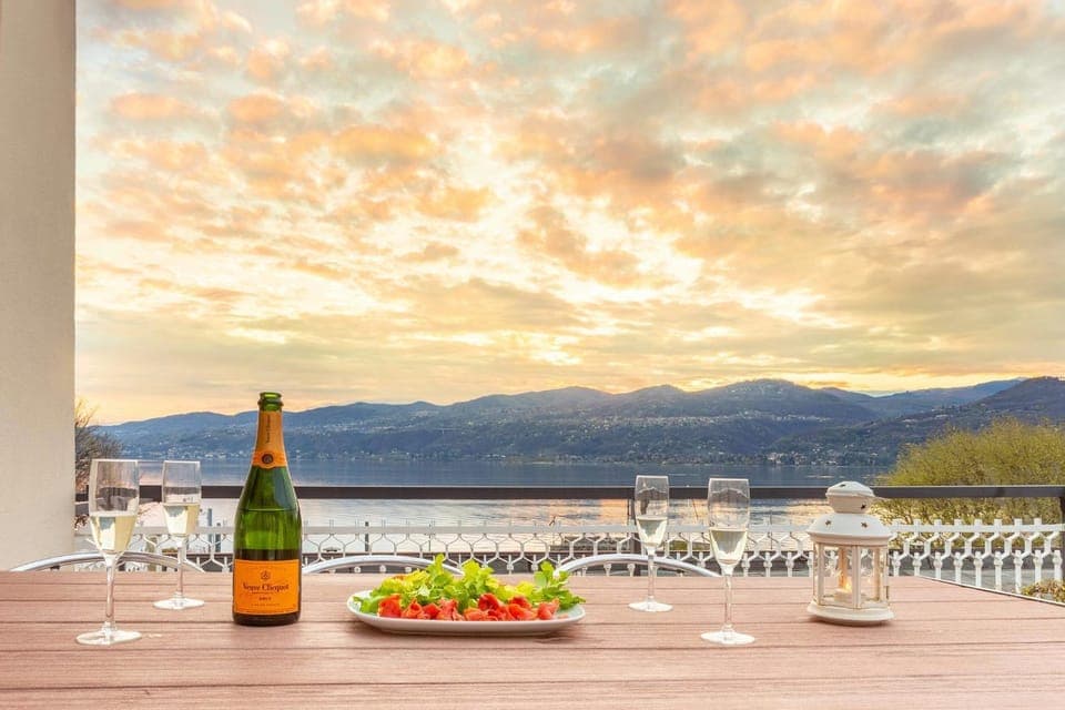 Balcony/Terrace, Lake view, Mountain view, Sunset