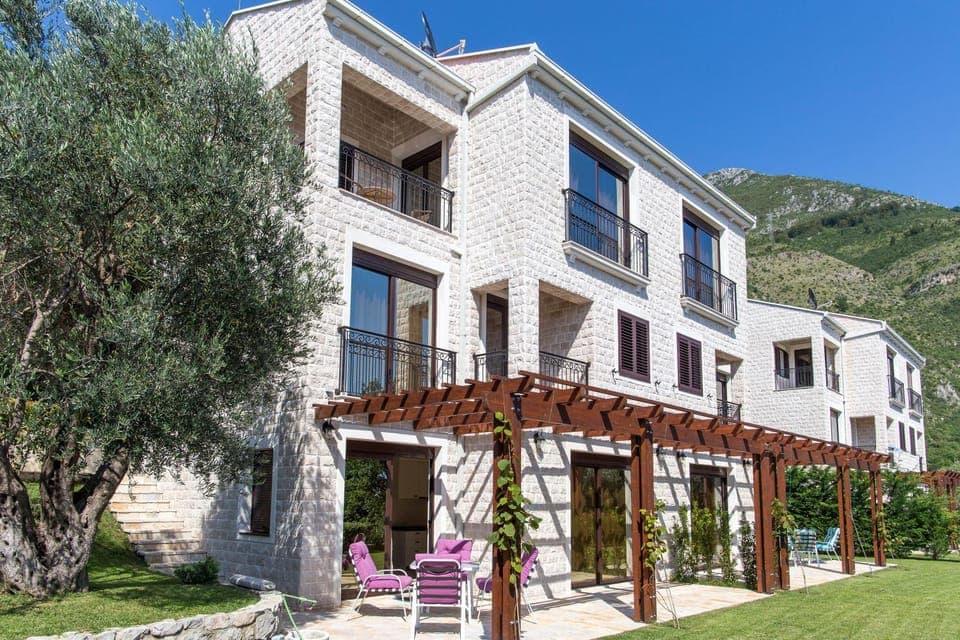 Property building, Facade/entrance