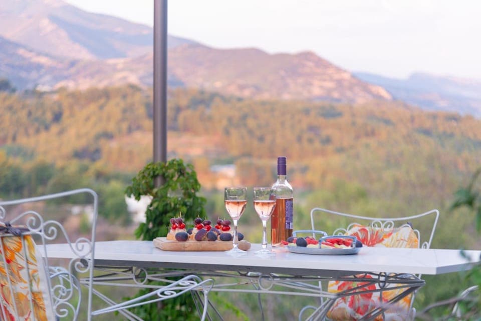 Day, Natural landscape, View (from property/room), Balcony/Terrace, Food and drinks, Food, Mountain view, Drinks, Alcoholic drinks