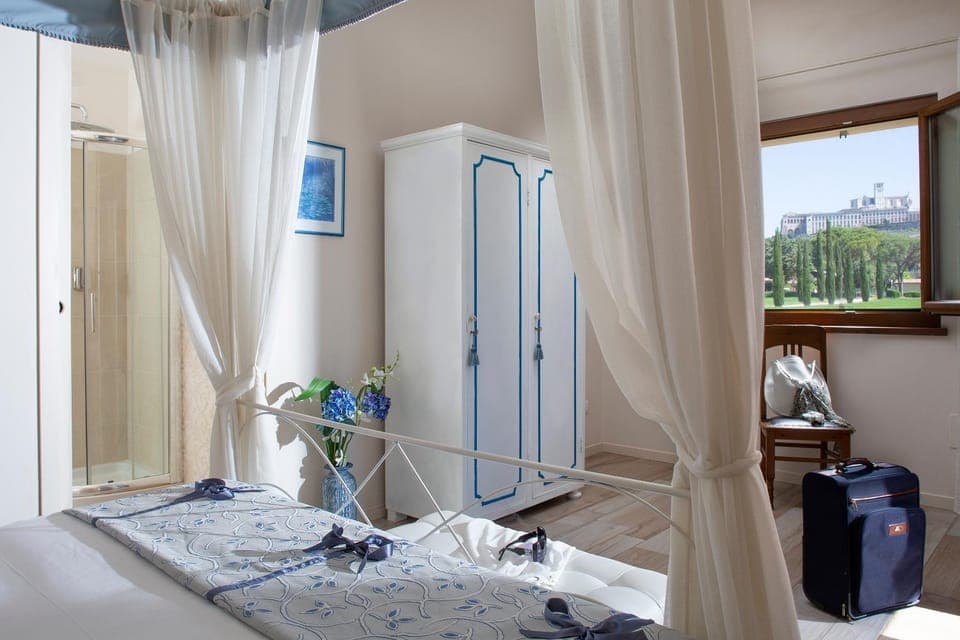 Photo of the whole room, Decorative detail, Bedroom, City view, Landmark view