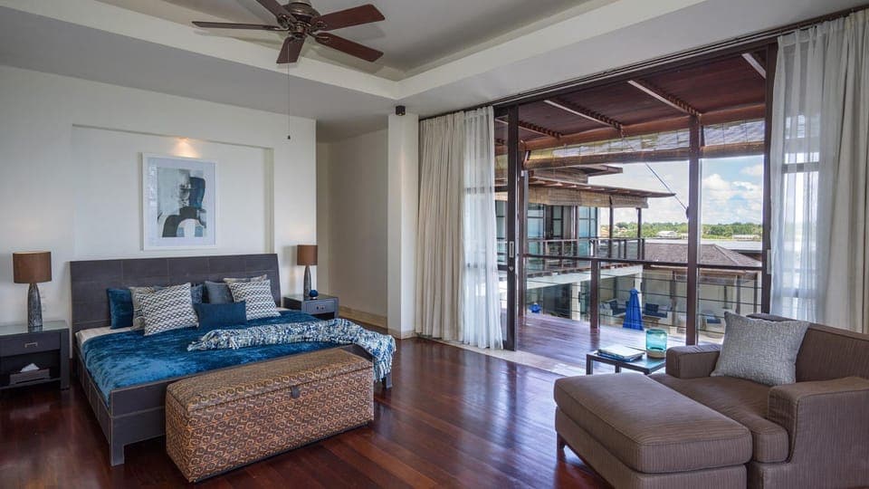 Bed, Photo of the whole room, Seating area, Bedroom