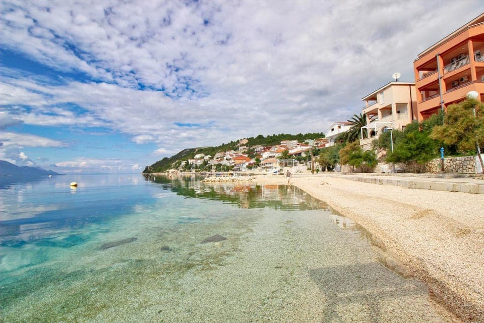 Property building, Facade/entrance, Neighbourhood, Beach