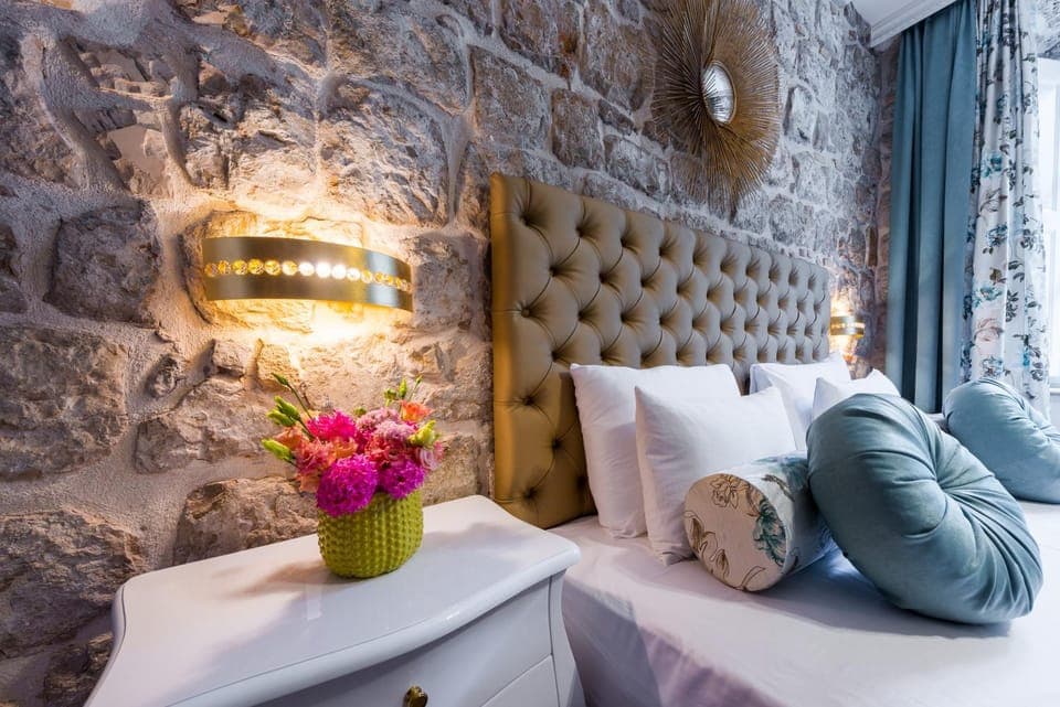 Bed, Decorative detail, Bedroom, Quiet street view