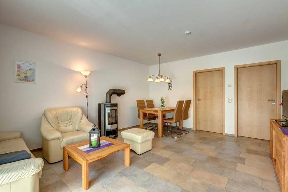 Seating area, Dining area