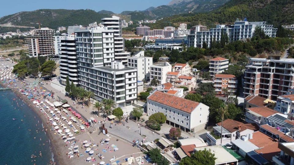 Neighbourhood, Bird's eye view