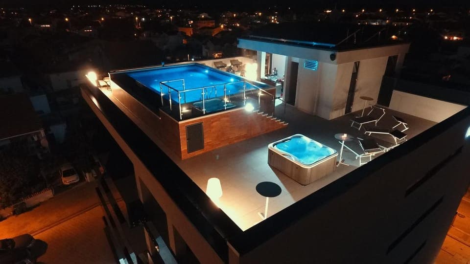 Night, Bird's eye view, Hot Tub, View (from property/room), Swimming pool