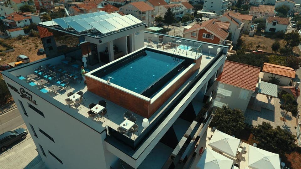 Pool view, Swimming pool, sunbed