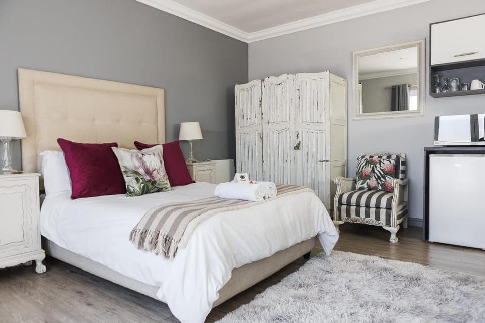 Bed, Seating area, Bedroom, minibar, wardrobe