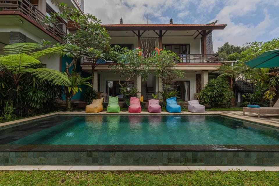 Property building, Day, Garden, Pool view, Swimming pool