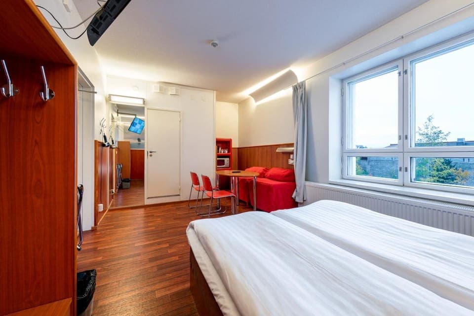 Day, Photo of the whole room