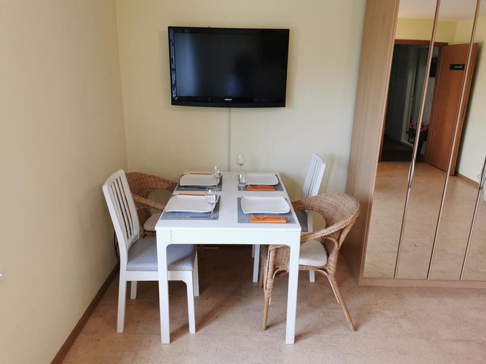Living room, Food, Dinner