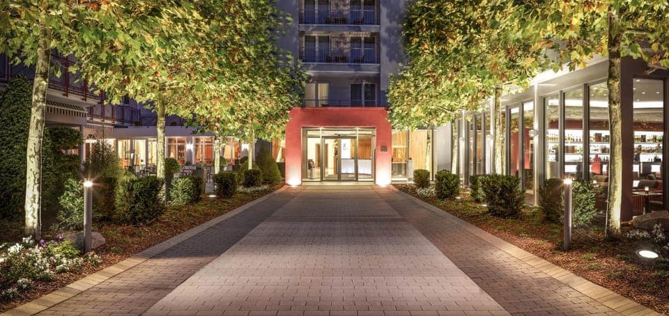 Property building, Patio, Facade/entrance