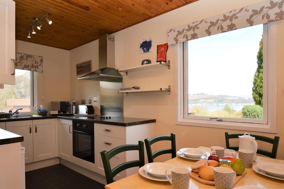 Kitchen or kitchenette, Dining area, Sea view