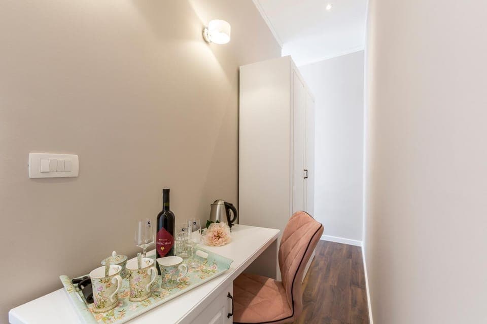 Coffee/tea facilities, Seating area