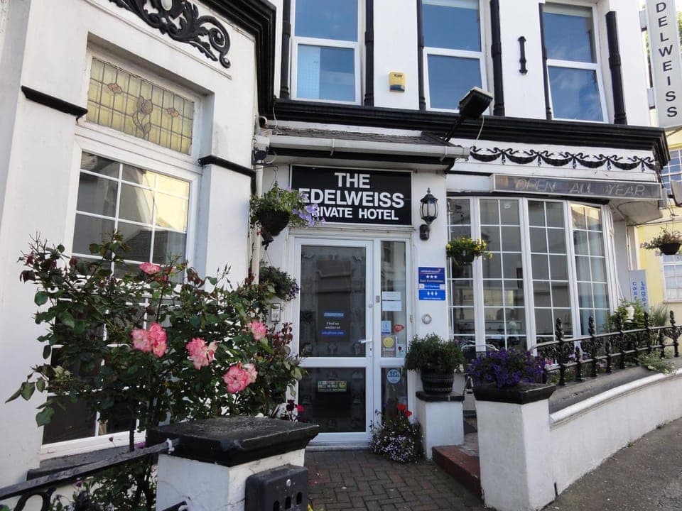 Property building, Facade/entrance, Property logo or sign, Street view