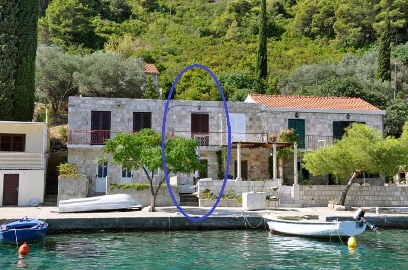 Property building, Facade/entrance, Off site, Day, Neighbourhood, Natural landscape, On site, Area and facilities