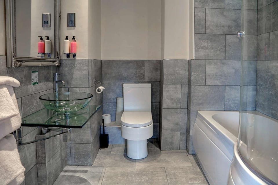 Bathroom, Photo of the whole room, On site