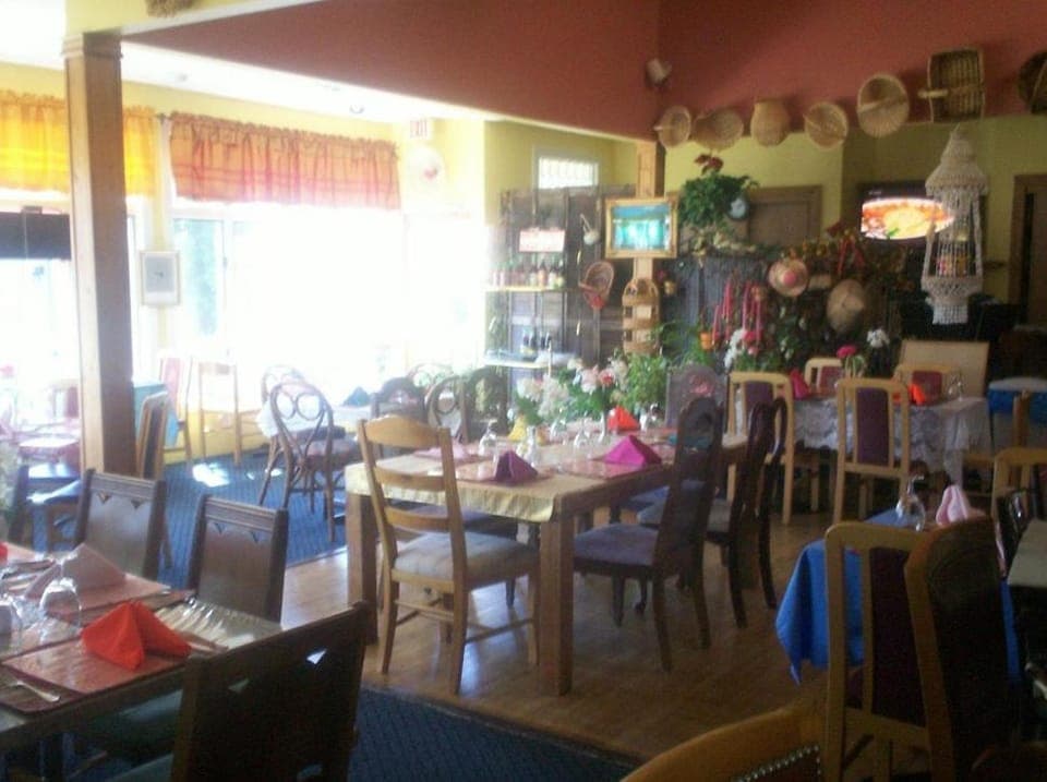 Restaurant/places to eat, Dining area