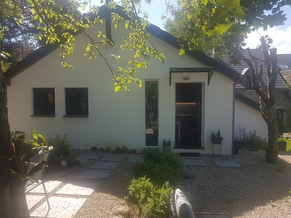 Facade/entrance, Spring, Day, Garden