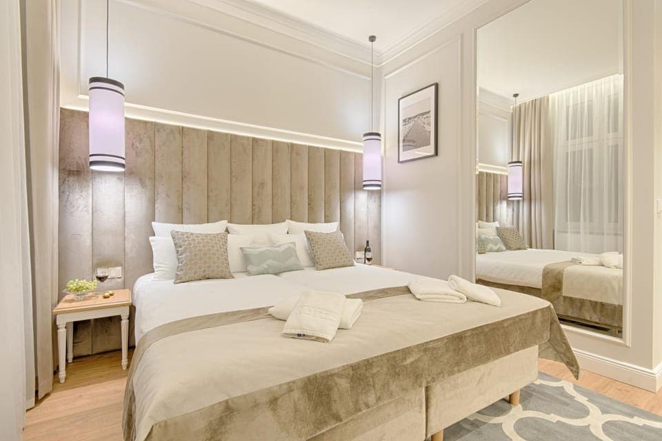 Photo of the whole room, Bedroom