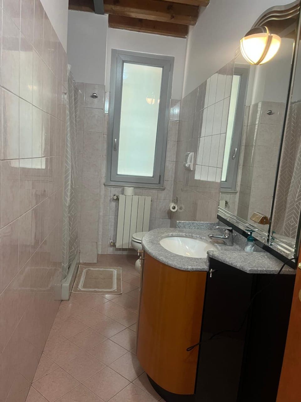 Shower, Toilet, Bathroom, towels