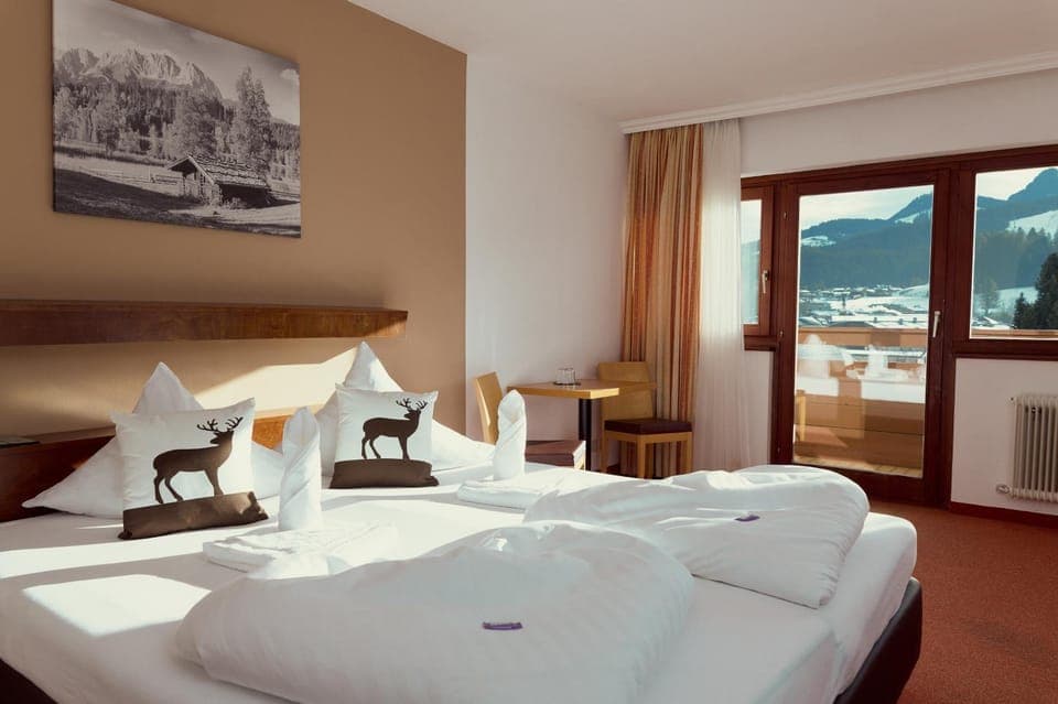 Bed, Photo of the whole room, Bedroom, Mountain view, towels