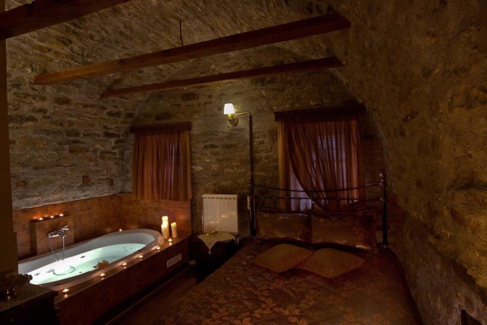 Bed, Spa and wellness centre/facilities