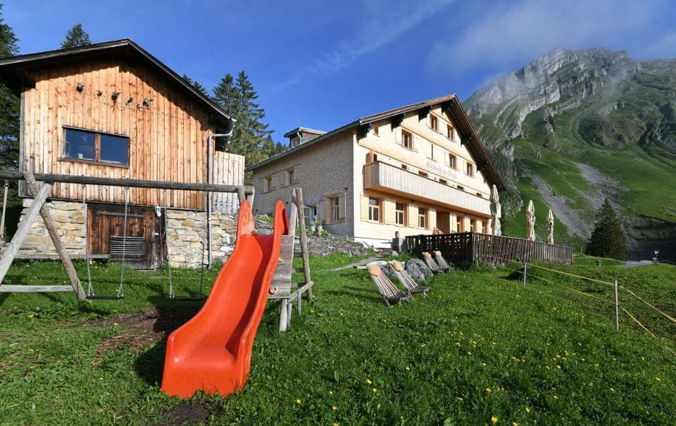Property building, Natural landscape, Garden, Garden view, Mountain view