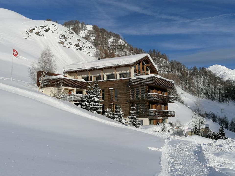 Property building, Facade/entrance, Winter