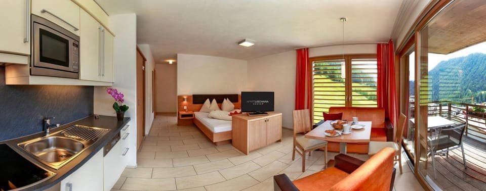 Kitchen or kitchenette, Living room, Bedroom