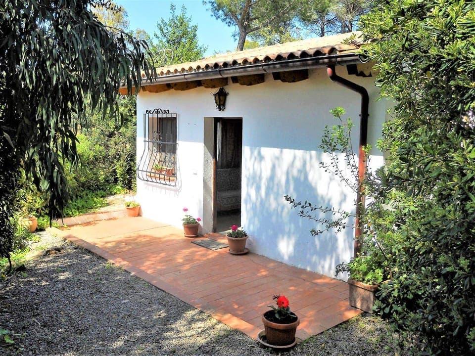 Facade/entrance, Day, Garden, Garden view