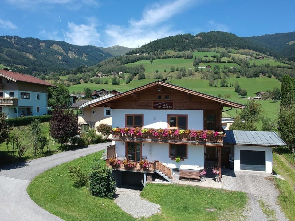 Facade/entrance, Bird's eye view