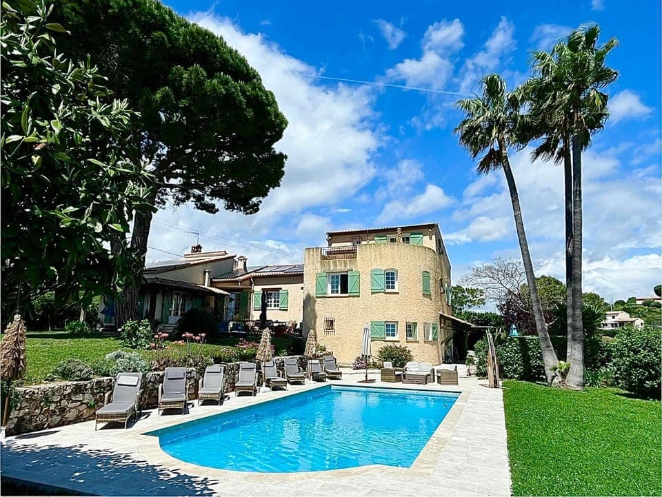 Property building, Patio, Spring, Day, Garden, Garden view, Pool view, Swimming pool, sunbed