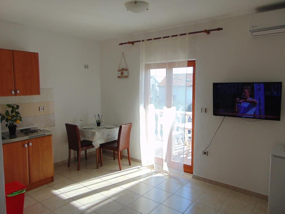 TV and multimedia, Kitchen or kitchenette, Living room, Dining area