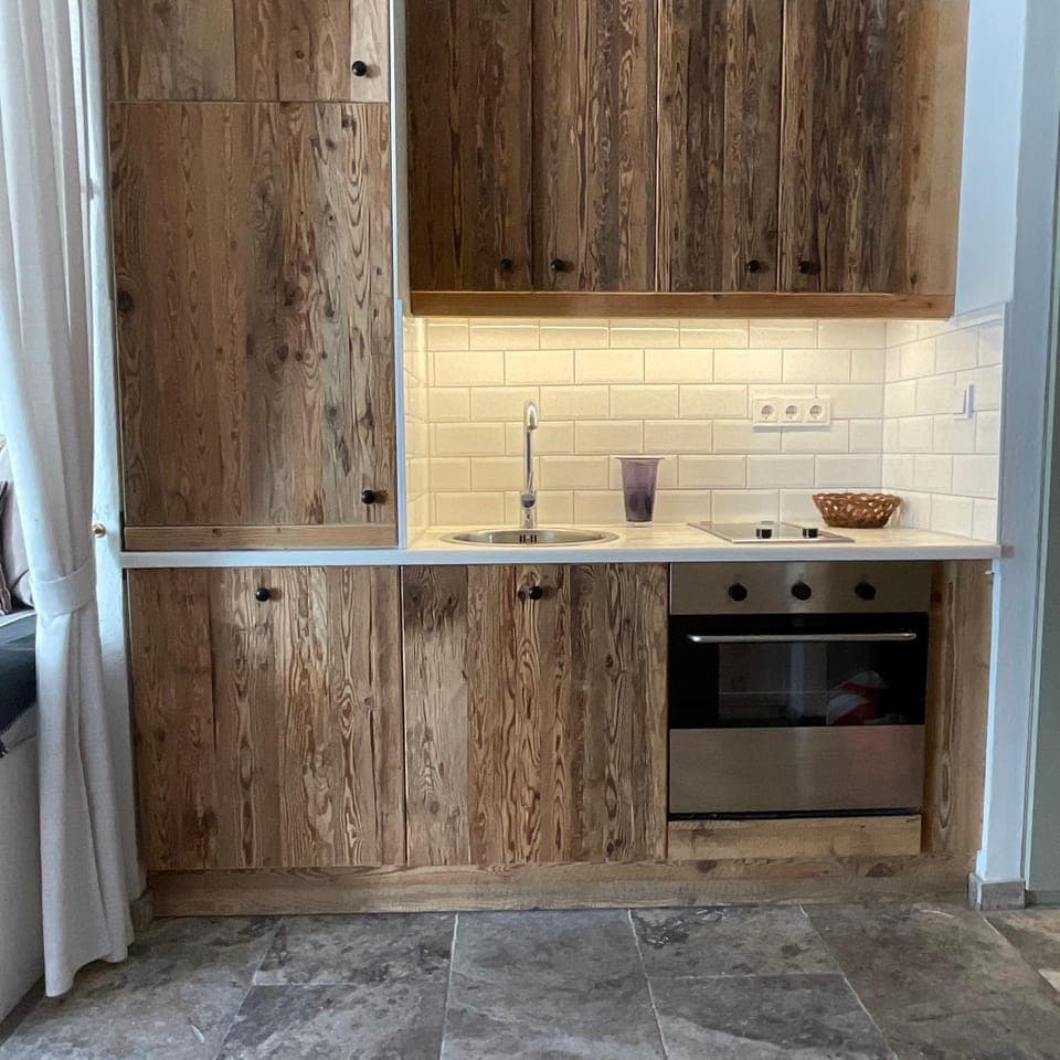 Kitchen or kitchenette, dishwasher, stove, kitchen