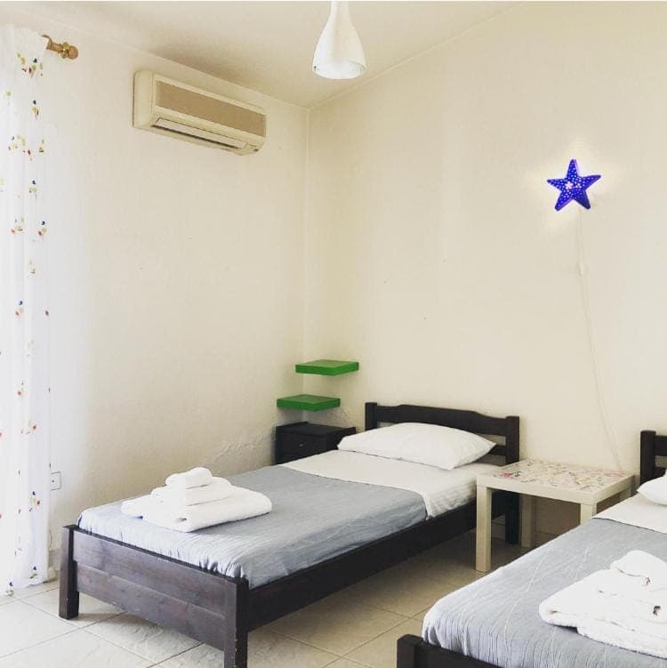 Day, Bedroom, On site