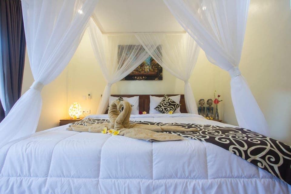 Photo of the whole room, Breakfast