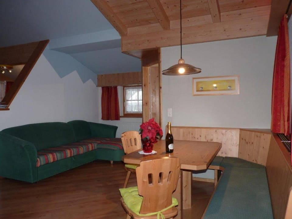 Seating area, Dining area