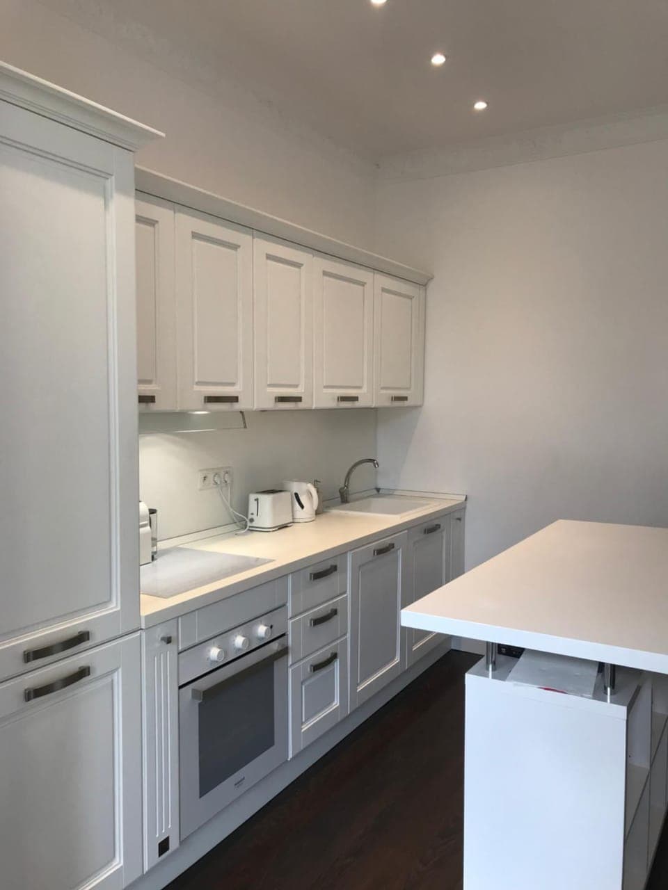 Photo of the whole room, Decorative detail