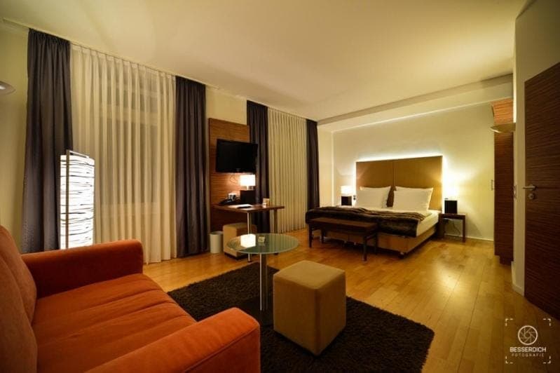 Photo of the whole room, Seating area